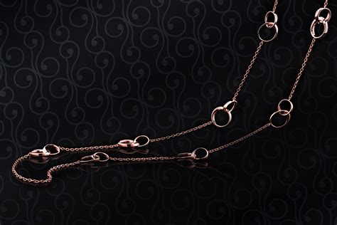 La Collana Chanel: da Bijoux a Gioiello .